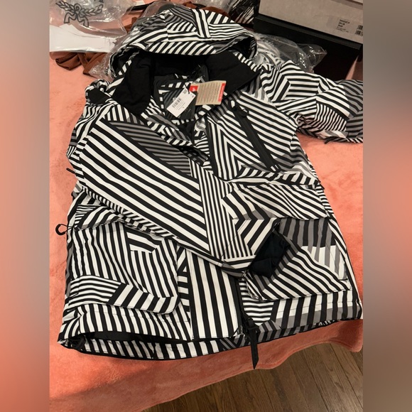 Winters jacket black and white - Picture 5 of 14